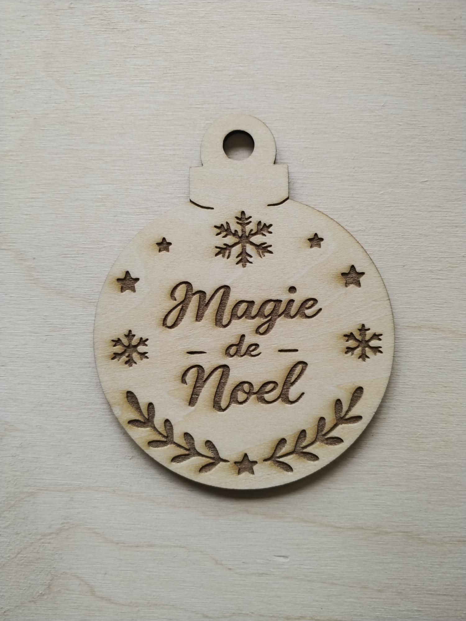 Boule de Noël Typo-classique – Magie de Noël